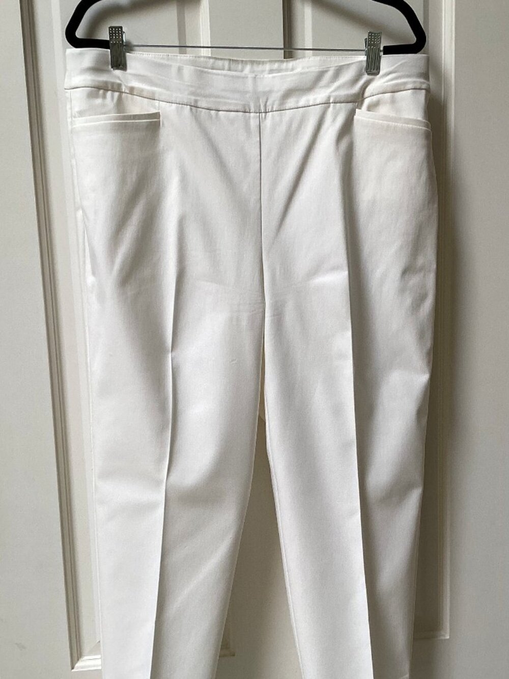 Chico's Bridgette Slim Pull-on white pants, size 2.5 (14)